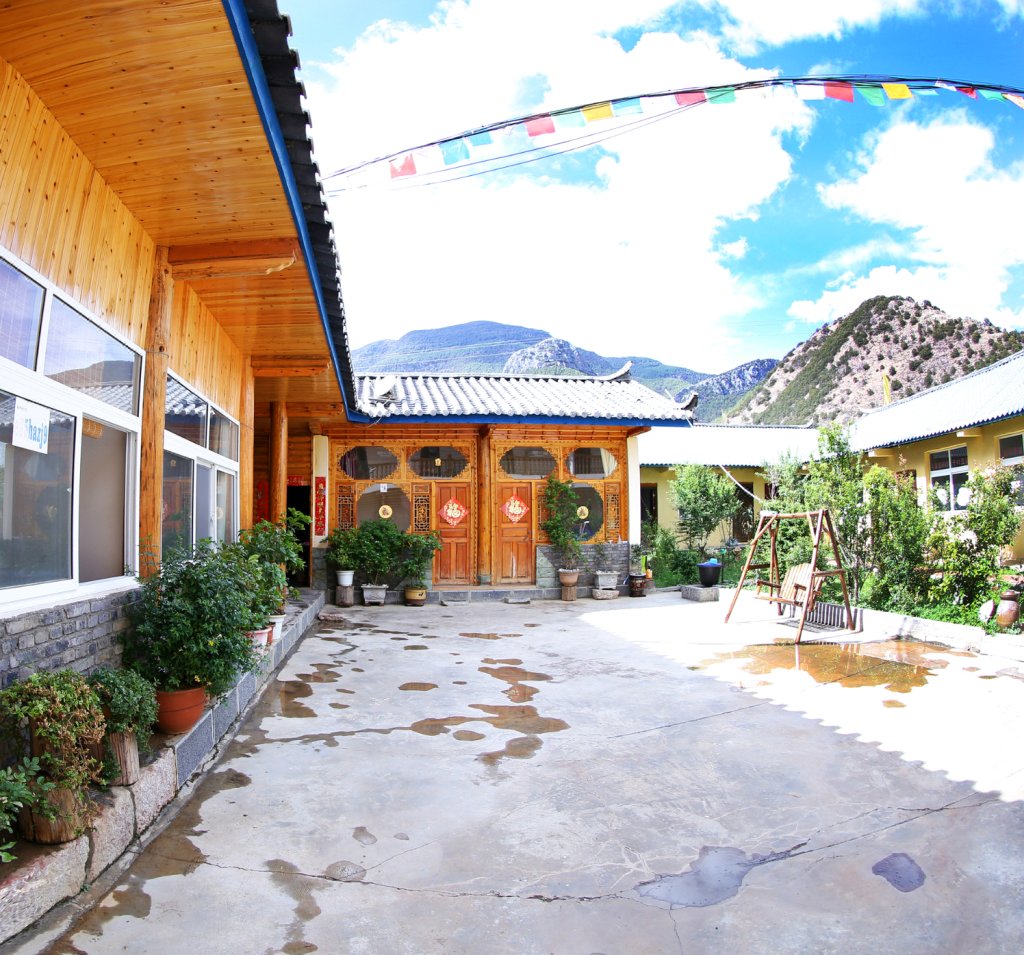 泸沽湖山青院民宿